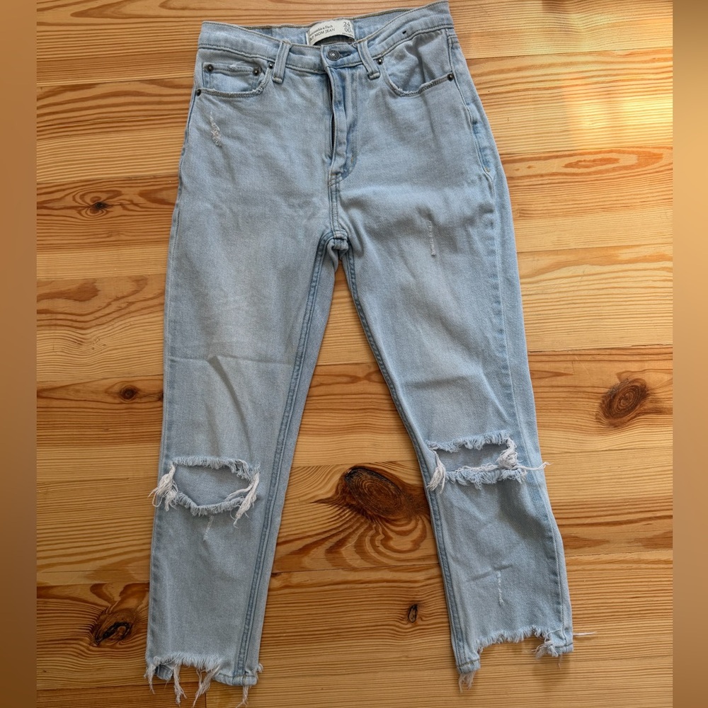 Abercrombie & Fitch loose cropped jeans